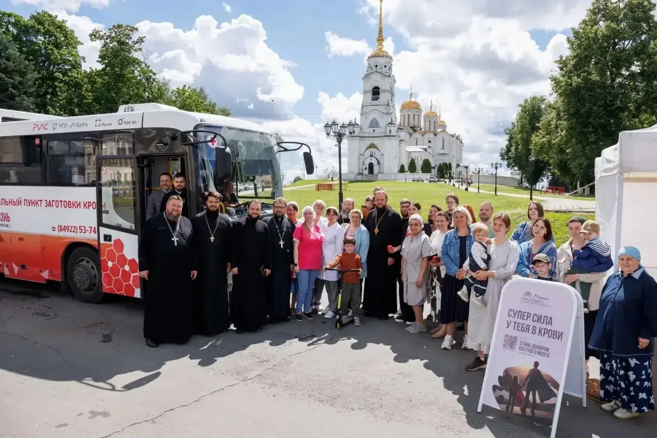 На Соборной площади прошла акция благотворительного фонда «Маруся»