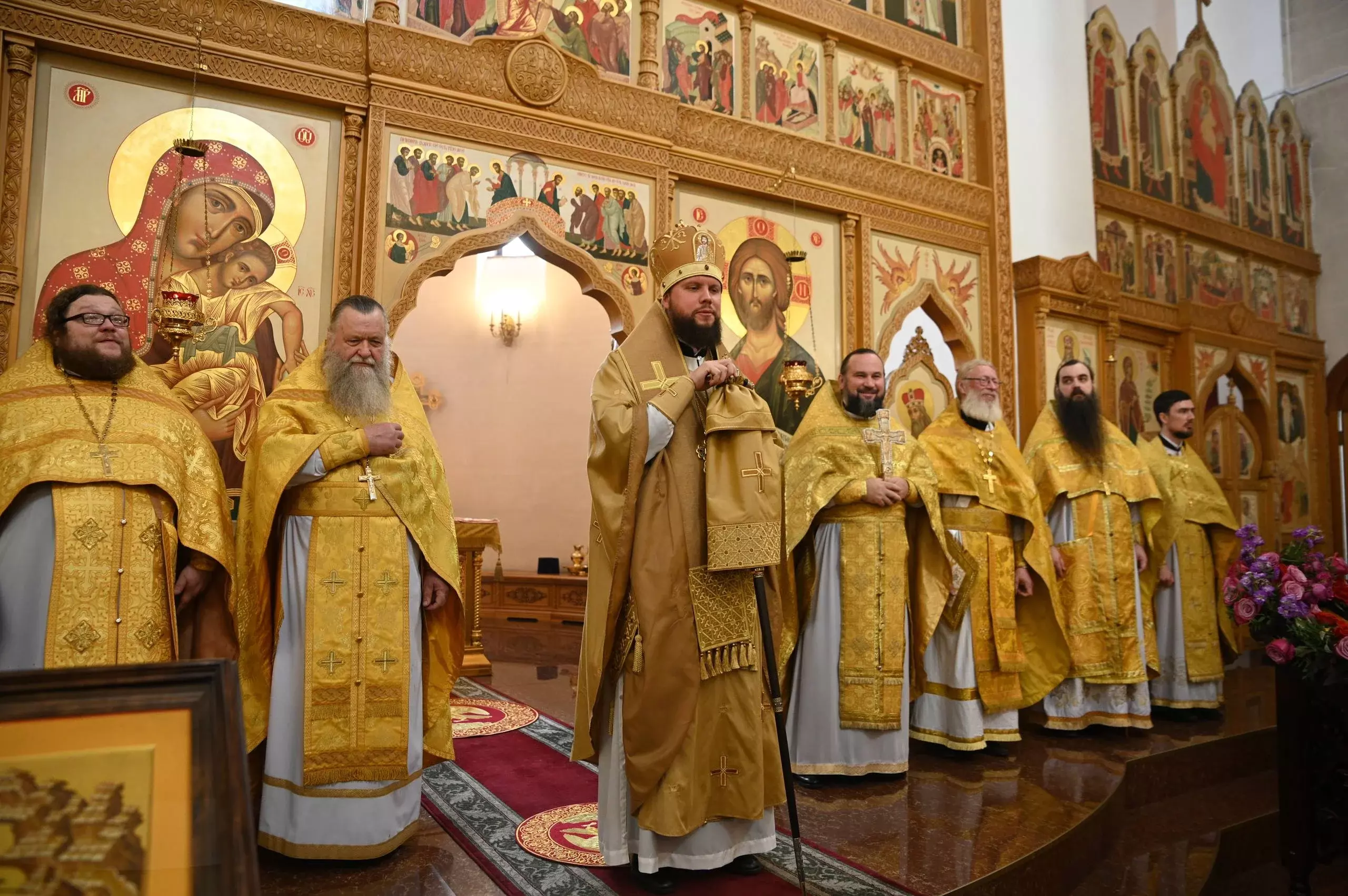 Приняли участие в Благотворительная акции «Белый цветок» в Храме в честь Воскресения Христова